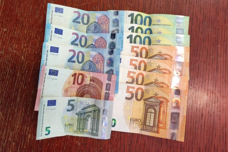 20-godišnjakinja prevarila muškarca putem aplikacije